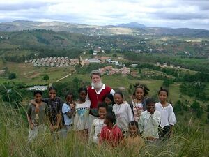 450px-Akamasoa-frpedro-children.jpg